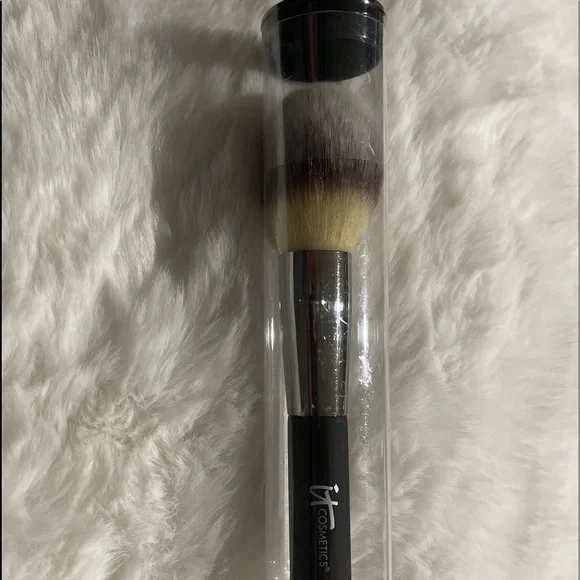 NEW it Cosmetics Heavenly Luxe Wand Ball Powder Brush No. 8. - Picture 2 of 3